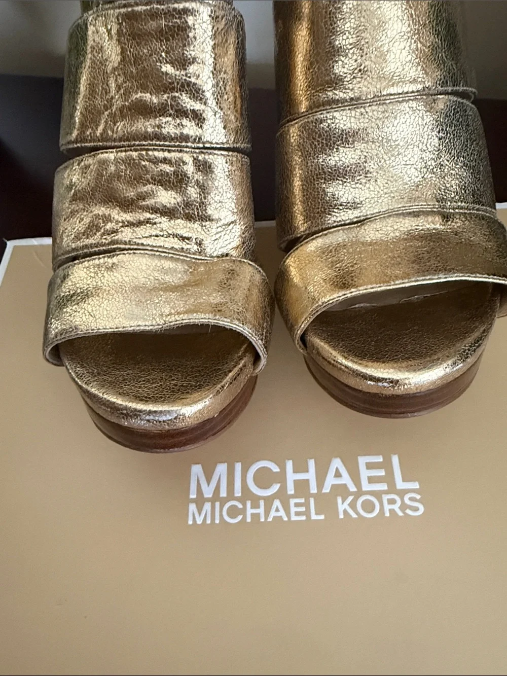 MICHAEL Michael Kors ✨GISELE✨ METALLIC GOLD LEATHER PLATFORM HEELS SIZE 10M